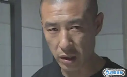 在征服里他是刘华强的得力杀手,从一个群演逆袭为导演眼中的宝贝