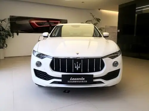 玛莎拉蒂levante白外棕内现车优惠26万元