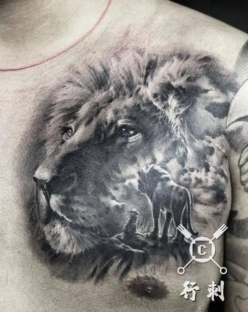 狮纹身图片_胸部欧美写实纹身图案