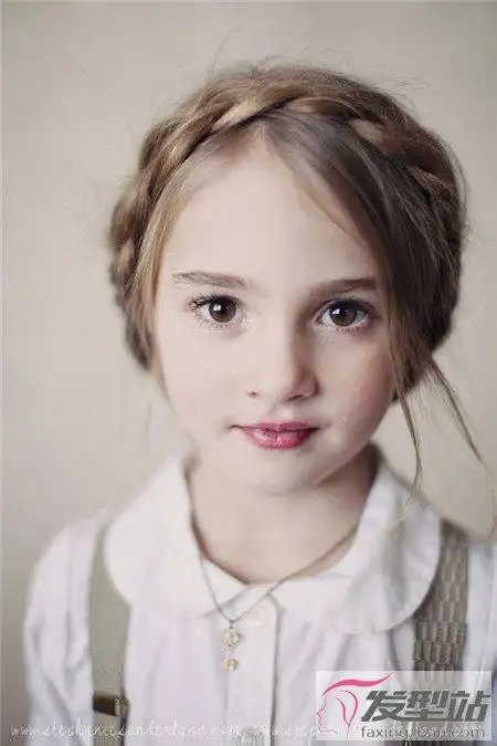 小女孩漂亮的发型扎法好看的编发扎发变身最美小公主