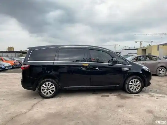 帮朋友代卖一台17年纳智捷大七mpv双电动门原版原漆0出