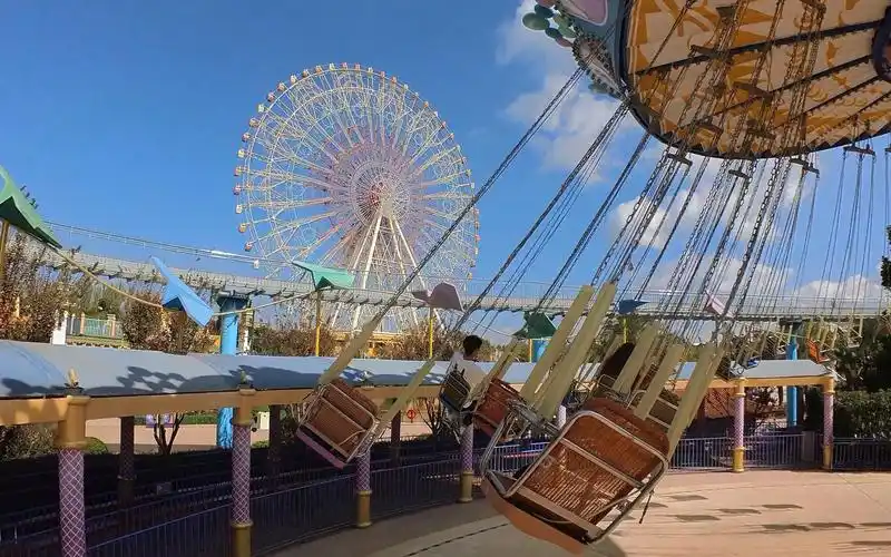 七彩云南欢乐世界-飓风飞椅 小朋友第一视角