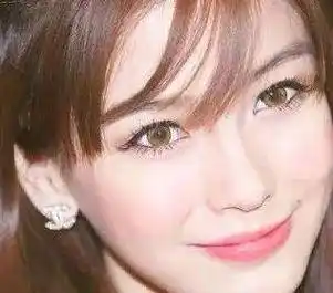 其实欧美人的眼睛是偏宽偏细的杏仁眼,而非圆圆的大眼,全包眼线则可以