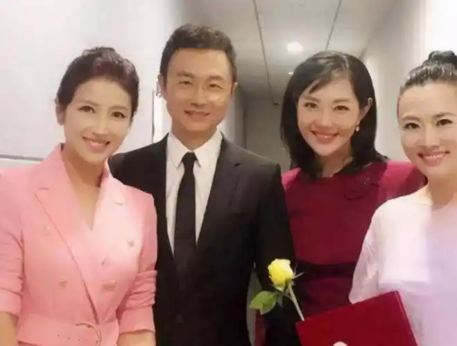 回顾主持人春妮坚持丁克17年后因婆婆一举动41岁当了妈妈