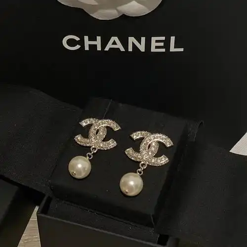 香奈儿经典款耳环