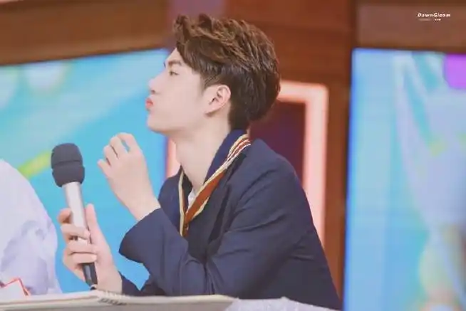 王一博小表情好可爱##王一博 嘟嘟嘴