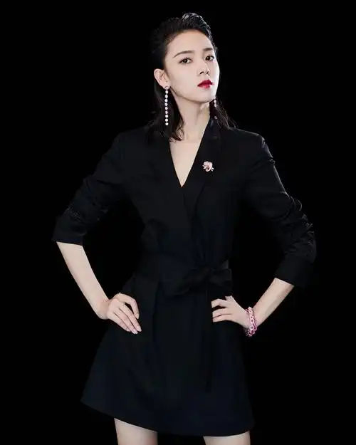 陈瑶少女御姐随意切换 湿发红唇女王属性爆表