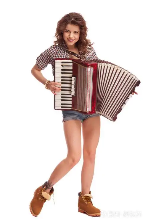 漂亮女人与手风琴