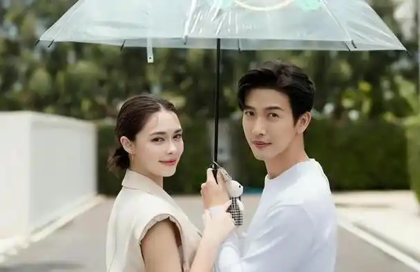 由泰国人气偶像男演员push哥主演的甜蜜爱情轻喜剧《轻触我心》,该剧