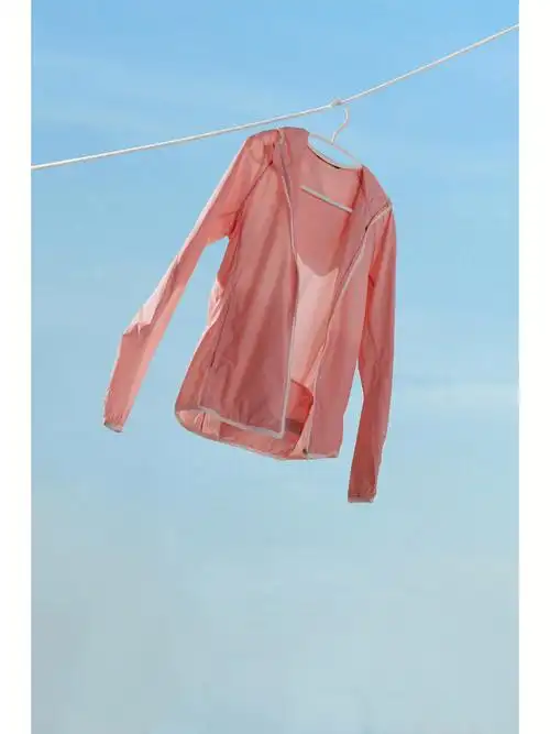 防晒衣户外创意kv海报焦下拍摄成片