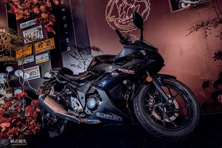 颖点婚礼机车与玫瑰61炫酷红黑