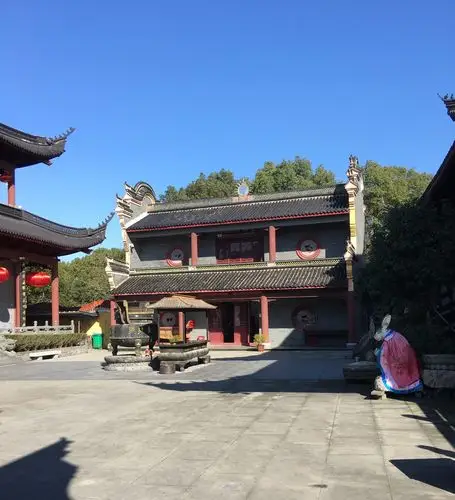 宁波东钱湖小普陀旅游景点