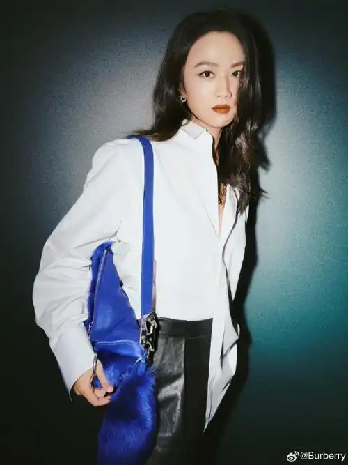 今天burberry正式宣布汤唯出任全新品牌代言人,大家期盼已久的合作