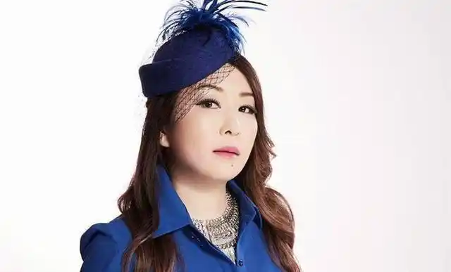 岁女星嫁小12岁老公被当母子,打排卵针仍备孕失败,在医院爆哭_张秀卿