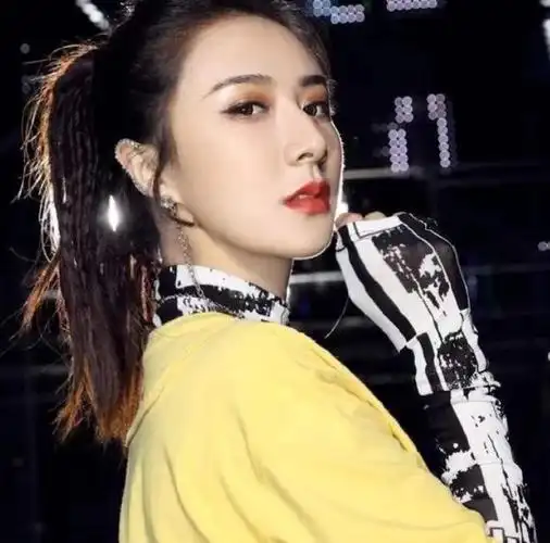 进入薇娅直播间感觉这个人很像邻家大姐姐难怪牛排都畅销