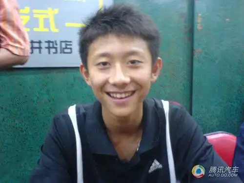 张一山1人分饰7角 人生的第一辆车竟是它