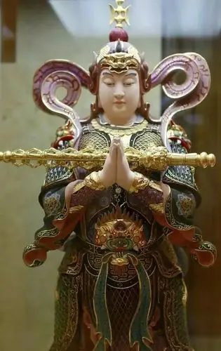 相信很多去过寺院的人都见过韦陀菩萨,其以严肃的表情立于