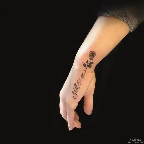 手腕小清新字母玫瑰纹身图案