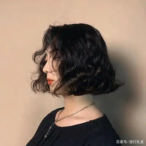 2020流行发型,短发这样烫一烫,百搭又时尚