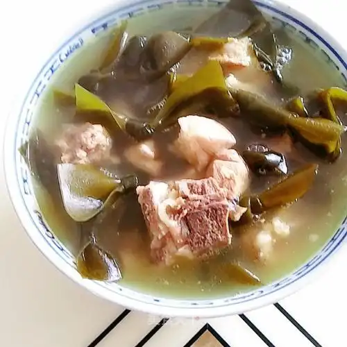 海带结排骨汤