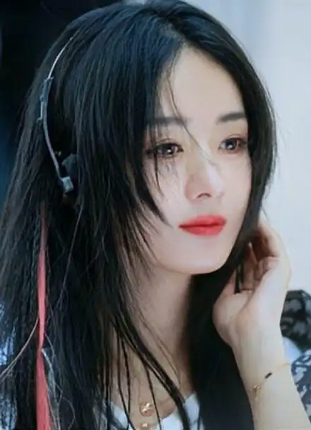 赵丽颖挑染直发太美了,有型