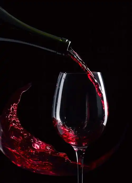 葡萄酒与酒杯高清图片