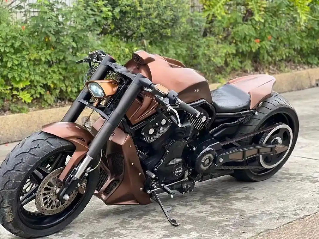 哈雷摩托车 哈雷定制金刚狼 保时捷合作1250水冷发动机 前180后360宽