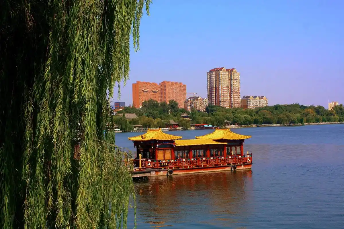 大明湖 #济南 #摄影  - 抖音