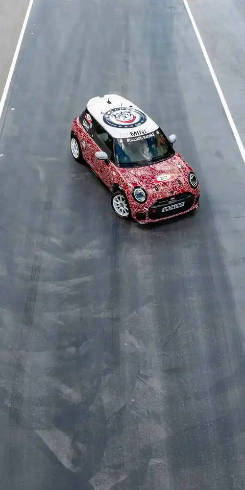 宝马mini发布全新cooper jcw迷彩版