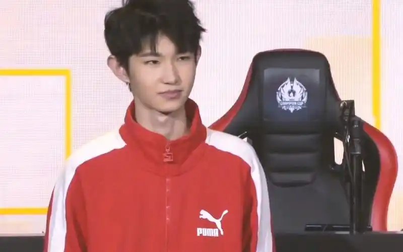 四周年快乐徐必成一诺成长向少年有他的山海有他的重重山影有他的万里