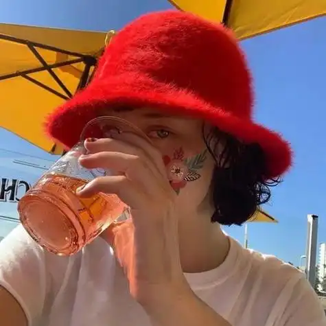 女生头像ins高级质感红色系酷