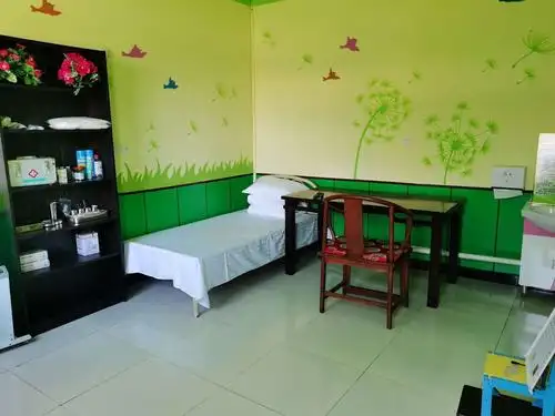 干净整洁的卫生保健室.