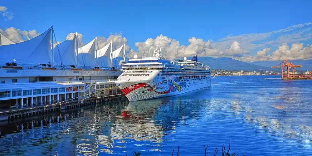 这是我第三次去加拿大西部落基山脉旅游,每次看到的风光是不一样的,它