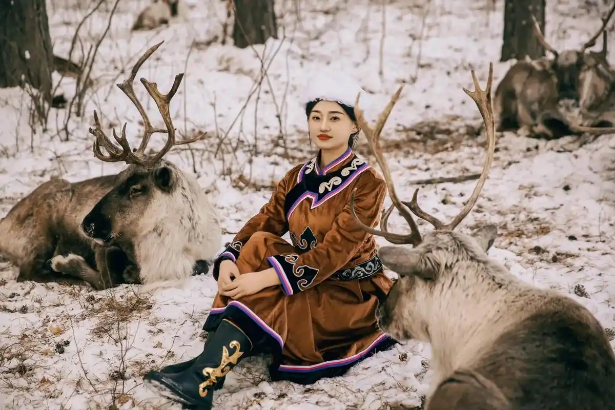 北极村 漠河旅拍#龙琪摄影 #漠河 #鄂伦春族狍角帽 - 抖音