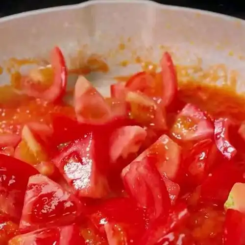 番茄炒蛋到底是先炒鸡蛋还是先炒番茄,很多人第一步就做错了