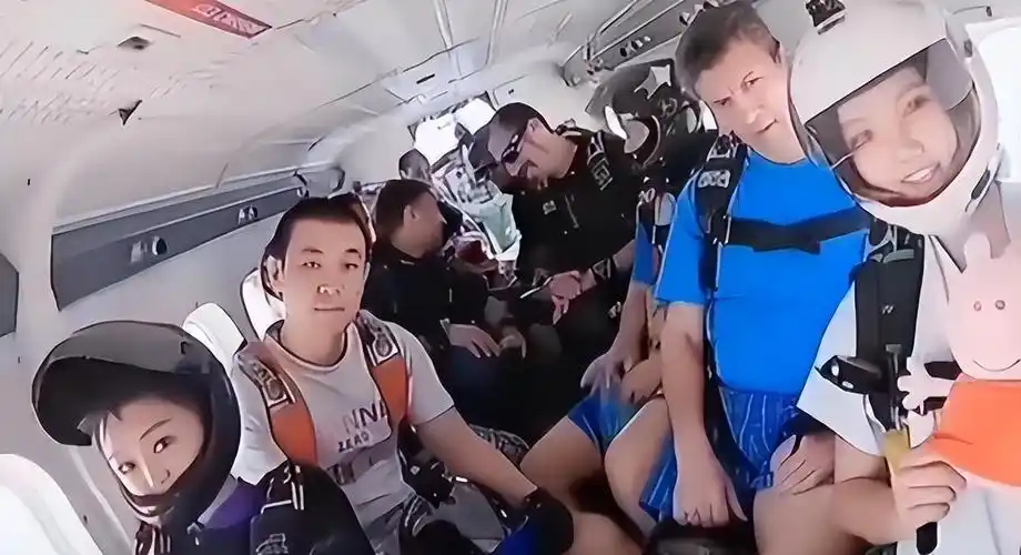 沉迷于极限运动有了父母的支持,刘安开始沉浸于各种极限运动,在潜水