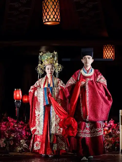 明制婚服新郎新娘款