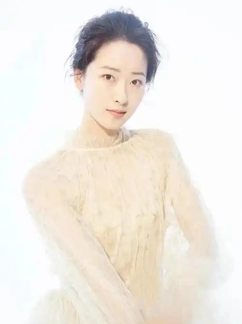 何雨虹高清淡雅时尚写真楚楚动人