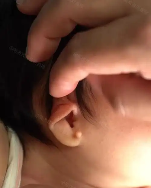 她生怕是什么不好的暗示,直到孩子平安出生,妈妈才松了一口气