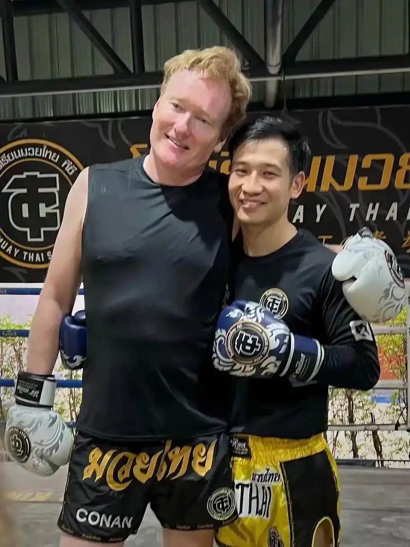 欢迎93:美国著名好莱坞脱口秀节目主持人:柯南·奥布莱恩,做 - 抖音