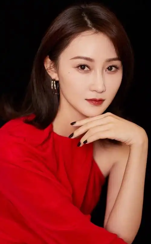 林鹏高清淡雅写真楚楚动人