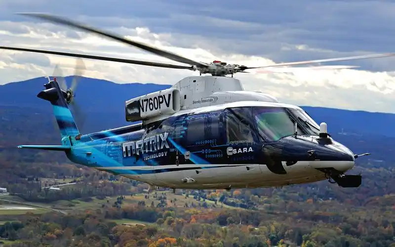 直升机飞行,云彩,天空