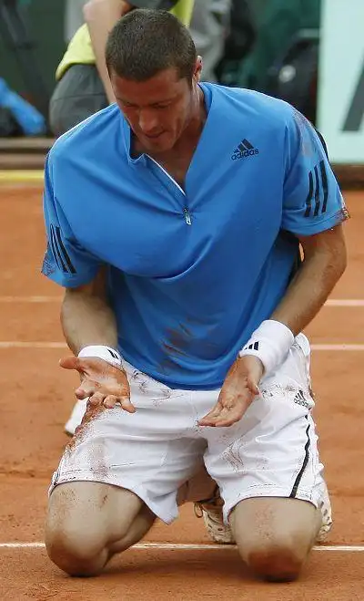 俄罗斯沙皇双膝跪地