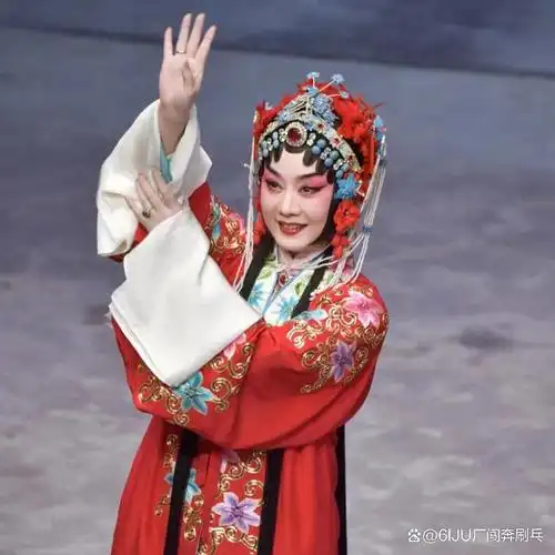 京剧第一美人李胜素:四个绯闻老公竟没一个真的!57岁婚姻成谜