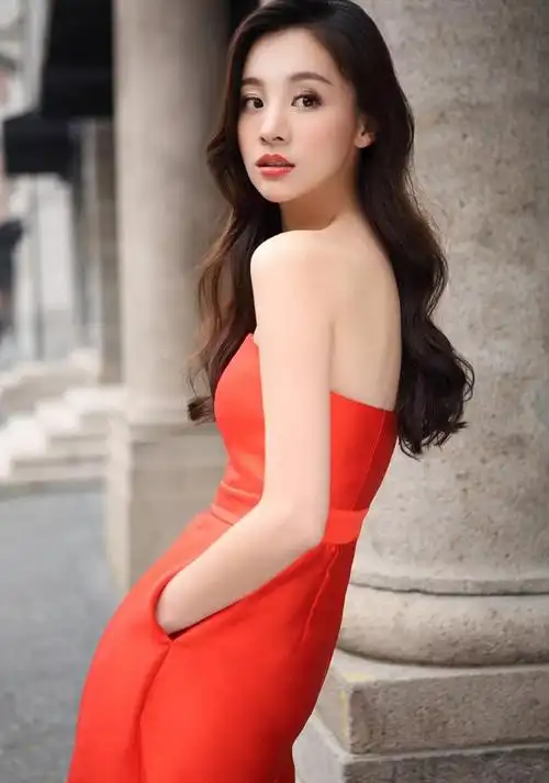 章龄之,1986年8月23日出生于上海,中国女演员2007年,章龄之因参演成龙