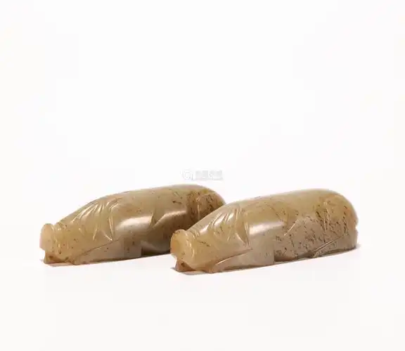 hetianjadeholdingornamentinpigformfromhan汉代和田玉猪形玉握