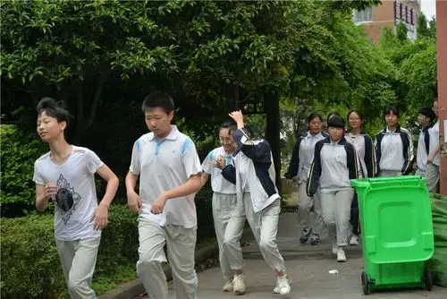 柳市镇第一中学地震逃生演练