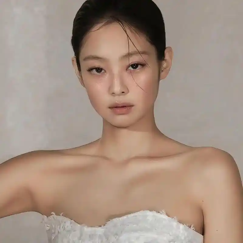 jennie 最新杂志海报  - 抖音