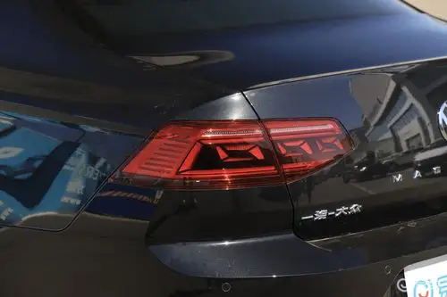 【迈腾尾灯侧45度俯拍汽车图片_车迈腾汽车图片】伯骏一汽大众-易车