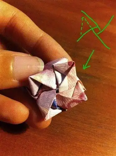 用钱折玫瑰花步骤图解 怎么用100元钱折玫瑰花教程-趣味折纸-爱做手工